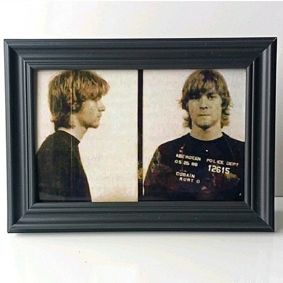 MUSIC Mugshots Kurt Cobain Nirvana Grunge 90s Guitar acoustic Nostalgia Frame - Picture 2 of 10